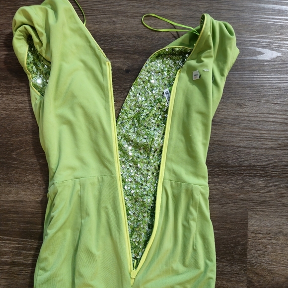 DRESS THE POPULATION Zoe V-Neck Green Sequin Bodycon Mini  Dress - Picture 14 of 15